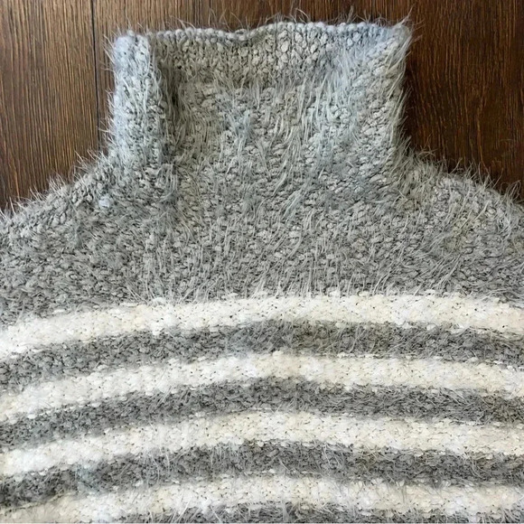 Tribal mock turtleneck sweater SZ SM - Picture 4 of 4